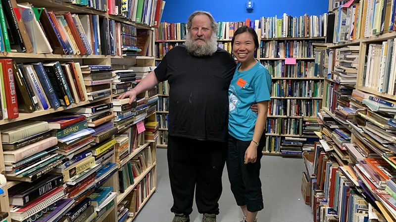 Vietnamese Professor brings high quality English books to children