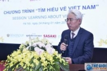 foreign diplomats learn to make chung cake for the first time