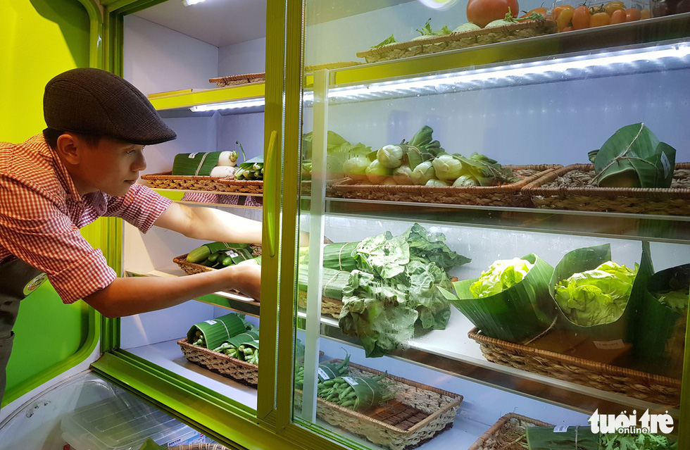 Saigon grocery store shuns plastics to wrap products in banana leaves