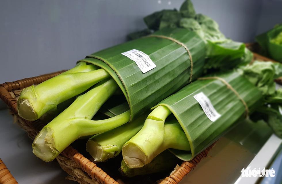 Saigon grocery store shuns plastics to wrap products in banana leaves