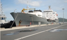 russian naval ships anchored at cam ranh port begin vietnam visit