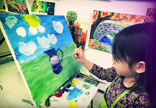 Katherine ráº¥t mÃª váº½ tranh. áº¢nh: NhÃ¢n váº­t cung cáº¥p