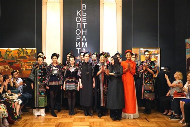 Vietnamese traditional ‘ao dai’ introduced in Russia