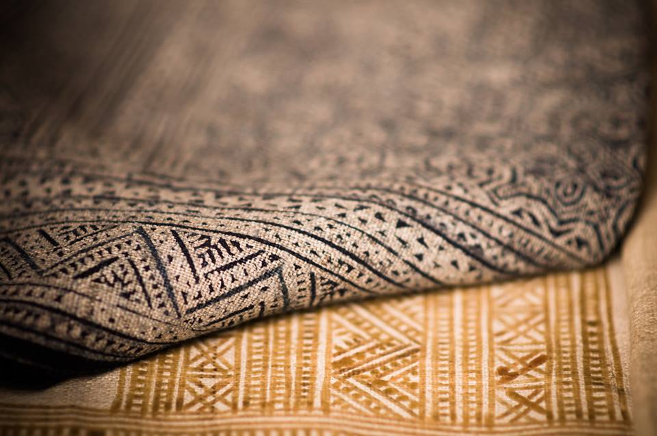 Try the unique linen products of the Hmong people in Lung Tam Village