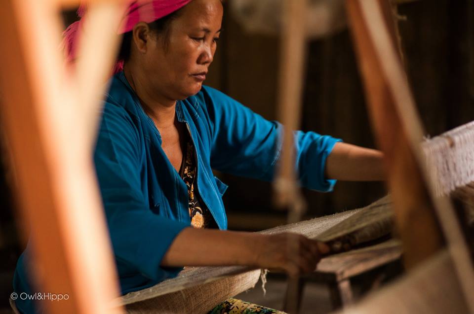 Try the unique linen products of the Hmong people in Lung Tam Village