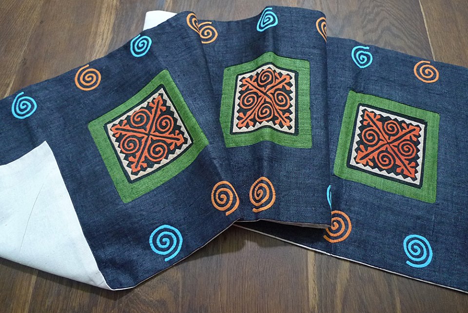 Try the unique linen products of the Hmong people in Lung Tam Village