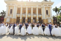 nearly 70 couples attend mass wedding photography in hanoi saigon