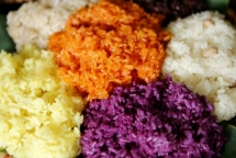 zoom in the special steamed sticky rice in phu thuong hanoi