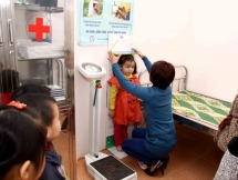 child obesity spikes while malnutrition persists