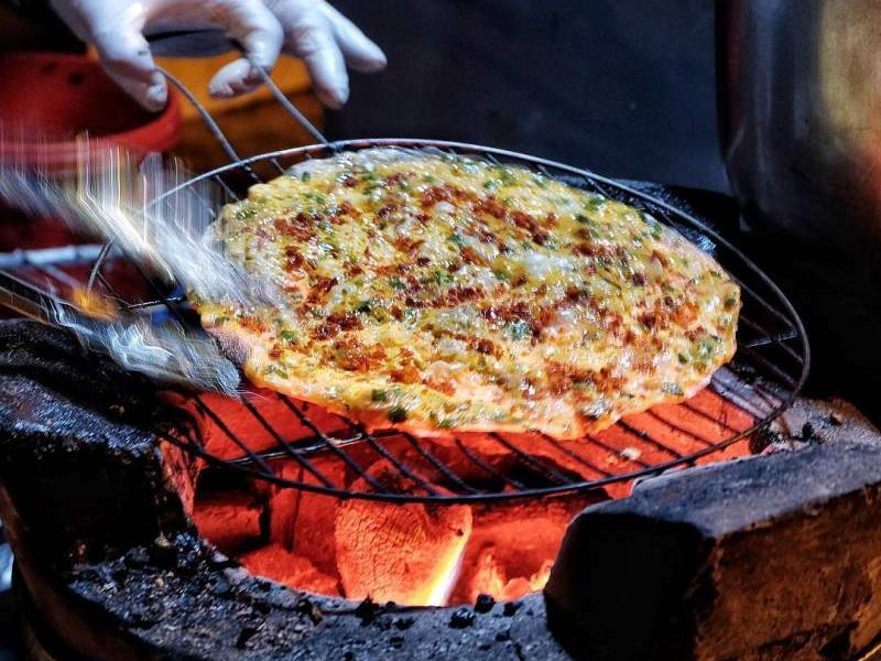 Grilled girdle cake - Vietnam pizza