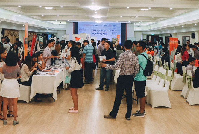More Vietnamese young people choose to study abroad