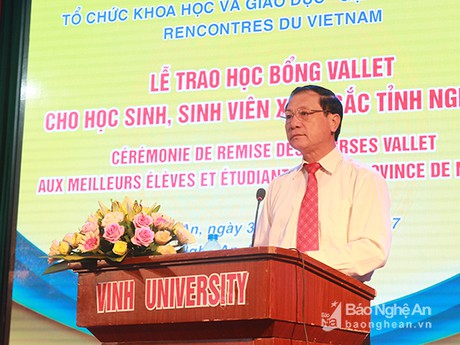 Nghe An: 146 hoc sinh, sinh vien nhan Hoc bong Vallet - Anh 3