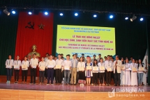 146 students in nghe an receive vallet scholarship