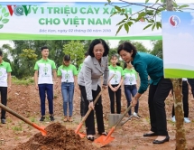 over 40 new bikes distributed to poor students in bac kan