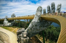 picture of vietnams golden bridge wins worlds best photo of architecture 2020