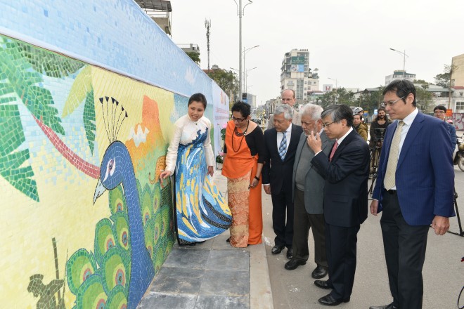 Hanoi Ceramic Road promotes friendship
