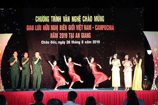 Vietnam, Cambodia border friendship exchange to enhance two countries’ coordination