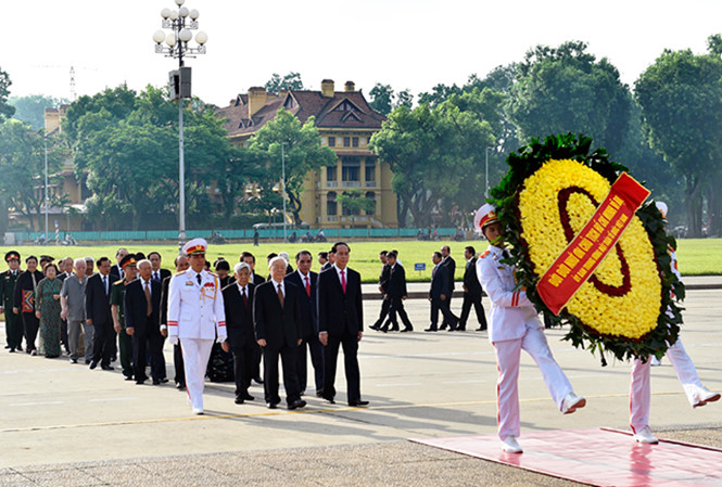 National leaders pay tribute to late leader, martyrs on National Day