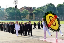 National leaders pay tribute to late leader, martyrs on National Day