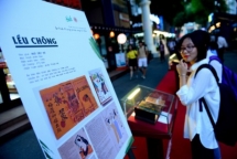 Old book exhibition reviews contemporary Vietnamese literature