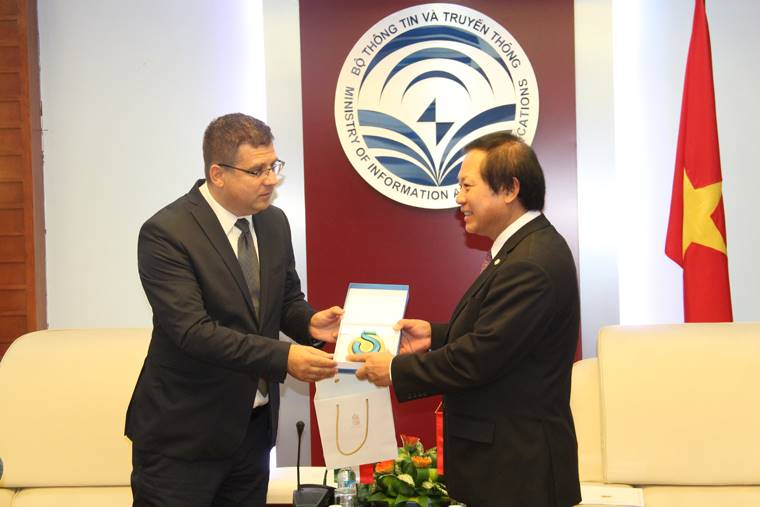 Vietnam, Hungary step up ICT cooperation