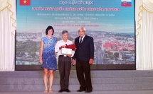 vietnam sends greetings to denmark on constitution day