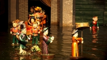 Vietnamese artist Phan Thanh Liem showcase water puppetry in Italy