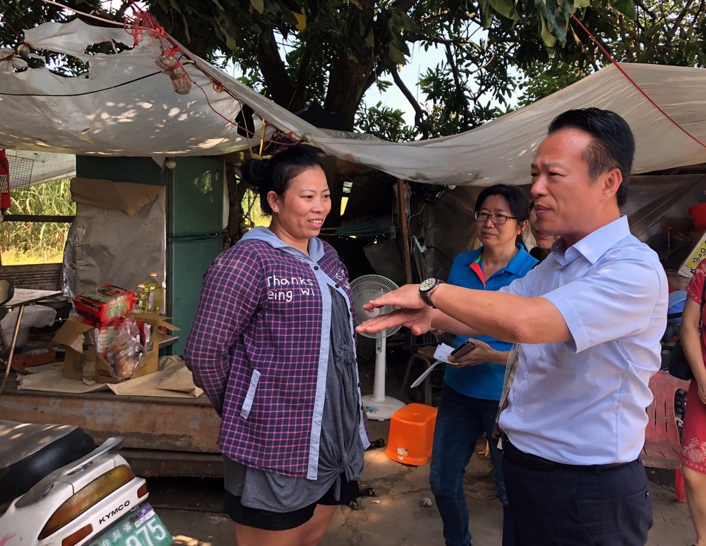 Daughter of Vietnamese immigrant receives desk after testing into top Taiwan school