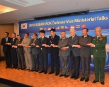 vietnam us look to further defence ties spokesperson