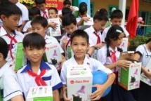 ngo prepares food for quang nams needy families