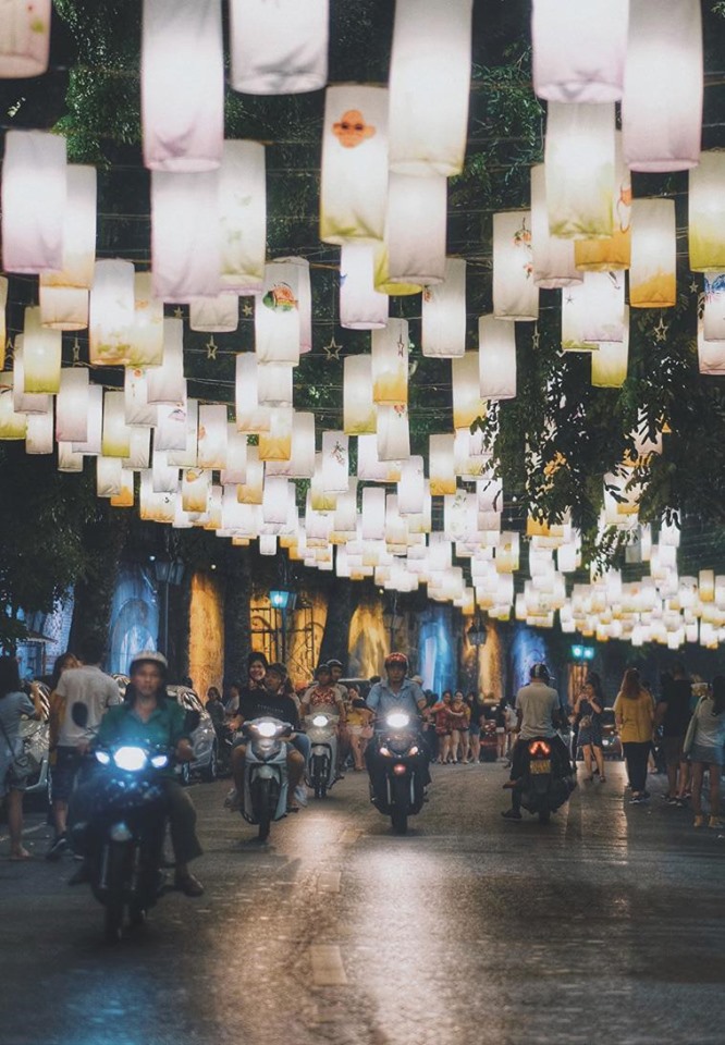 Phung Hung mural street (Hanoi) lights up for Mid-Autumn Festival
