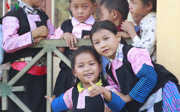 Ethnic children in mountainous region celebrate Mid-Autumn Festival early