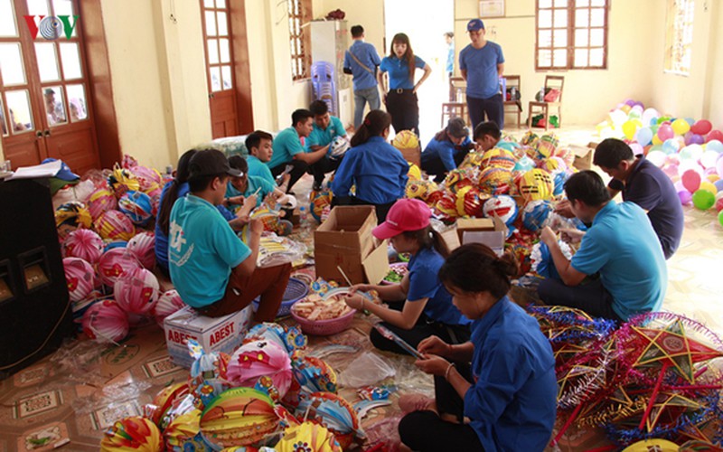 Ethnic children in mountainous region celebrate Mid-Autumn Festival early