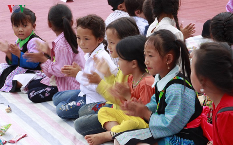 Ethnic children in mountainous region celebrate Mid-Autumn Festival early
