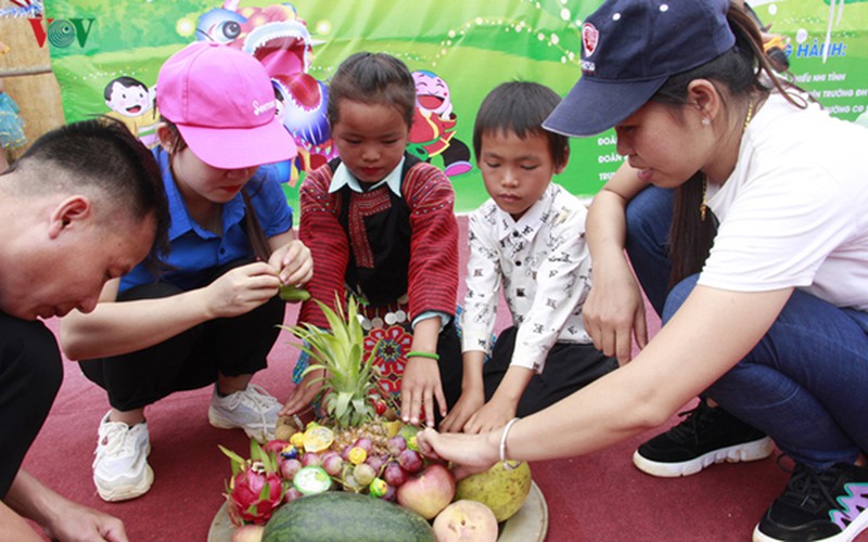 Ethnic children in mountainous region celebrate Mid-Autumn Festival early