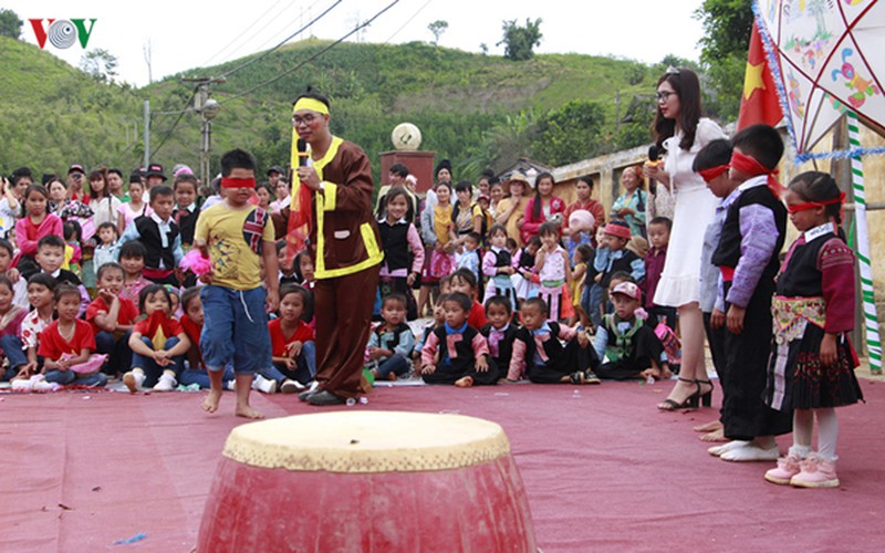 Ethnic children in mountainous region celebrate Mid-Autumn Festival early