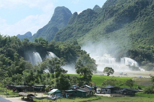 Ban Gioc – a majestic waterfall