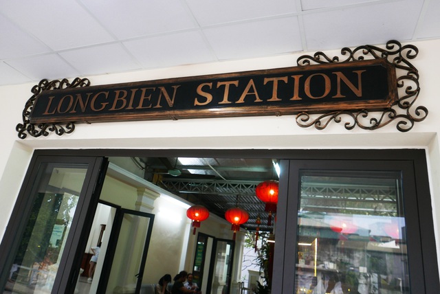 Long Bien Railway Station attracts visitors after being renovated