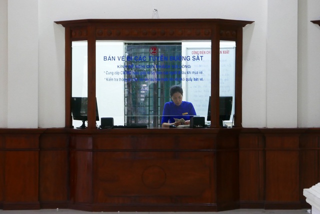 Long Bien Railway Station attracts visitors after being renovated