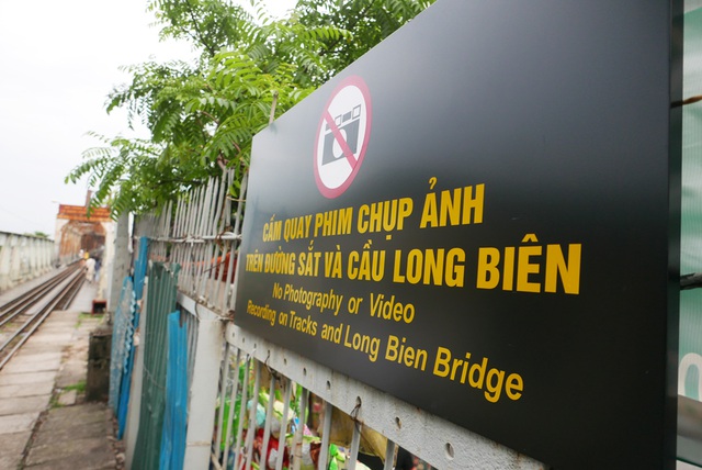 Long Bien Railway Station attracts visitors after being renovated