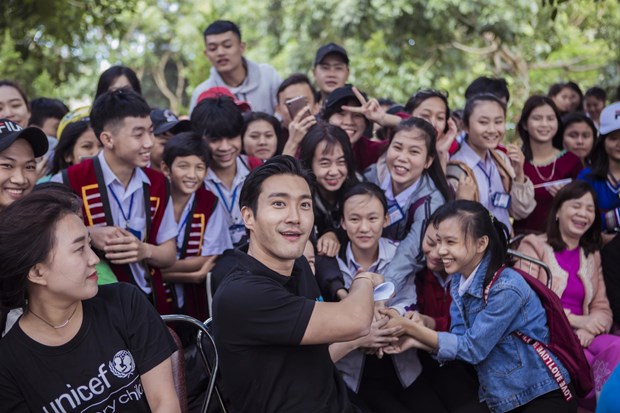 RoK celebrity and UNICEF join hands to raise awareness on ways to end violence against children
