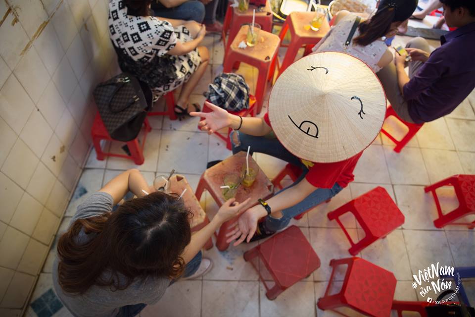Youths promote Vietnam via “non la” album