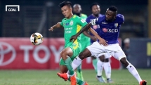 Hanoi FC lift 2018 V.League trophy in complete joy
