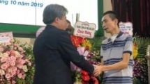 world first hand transplant from living donor performed by vietnamese surgeon