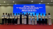 zhishan awards scholarships to 700 poor students in two central provinces