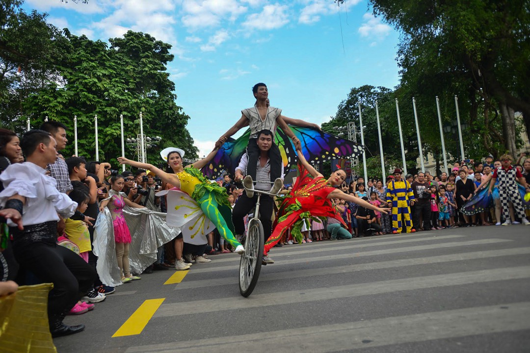 Over 200 circus artists to perform at Hoan Kiem pedestrian street zone this Saturday