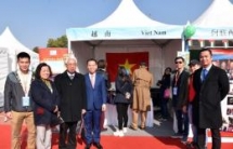 vietnams stall wins best style award at intl charity bazaar in beijing