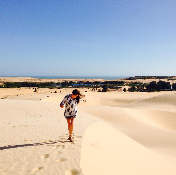 Road to Vietnam’s largest sand dune