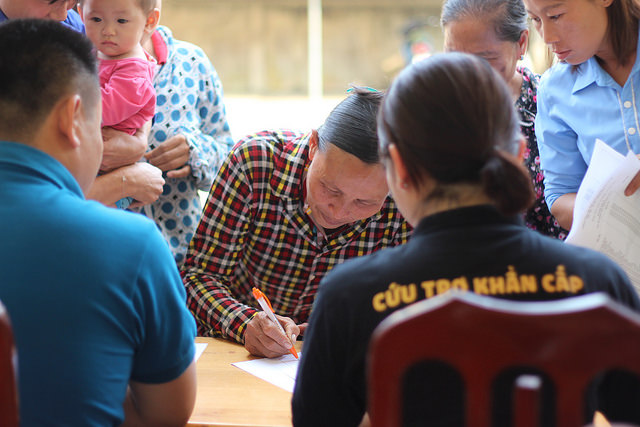 10 communes in Hoa Binh province receive post-disaster aid from CARE