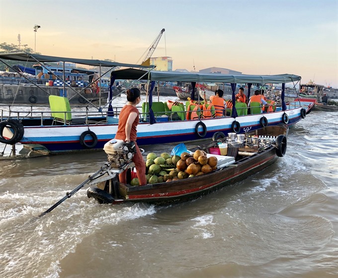 Floating market still a popular Mekong trading hub